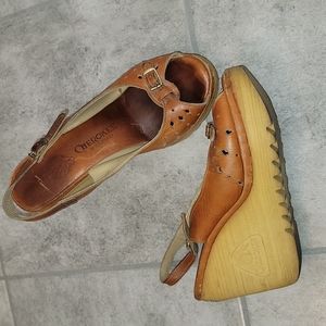Vintage Cherokee peep toe wedges